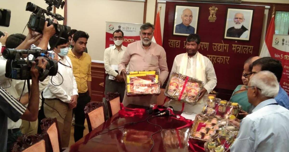 Shri Pashupati Kumar Paras, Hon. Union Minister and Shri Prahlad Singh Patel,  Hon. Minister of State, along with Ms. Anita Praveen (IAS), Secretary (MoFPI)  launched 5 products developed by Nafed and CSL