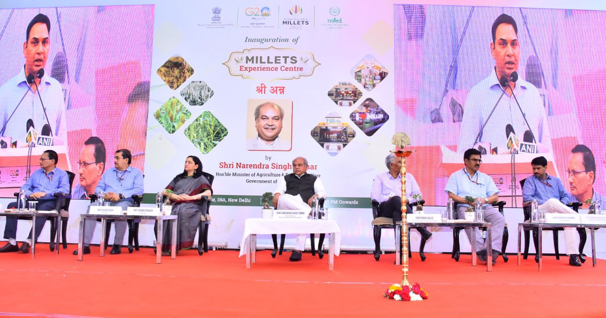 From L to R: Dr. P.K. Singh, Agriculture Commissioner, MoA&FW; Shri Rajbir Singh, Managing Director, NAFED; Smt. Shubha Thakur, Joint Secretary (Crops), MoA&FW; Shri Narendra Singh Tomar, Hon’ble Union Minister, MoA&FW; Shri Manoj Ahuja, Secretary, MoA&FW; Shri Sanjiv Kumar, Additional Secretary & Financial Advisor, MoA&FW; Dr. Pramod Kumar Meherda, Additional Secretary, MoA&FW.