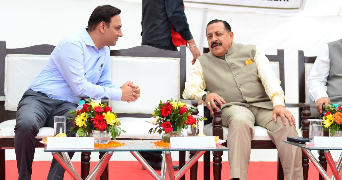 Shri Vikas Sharma, Chief Executive and Director, CSL with Hon’ble Union Minister of State Dr. Jitendra Singh