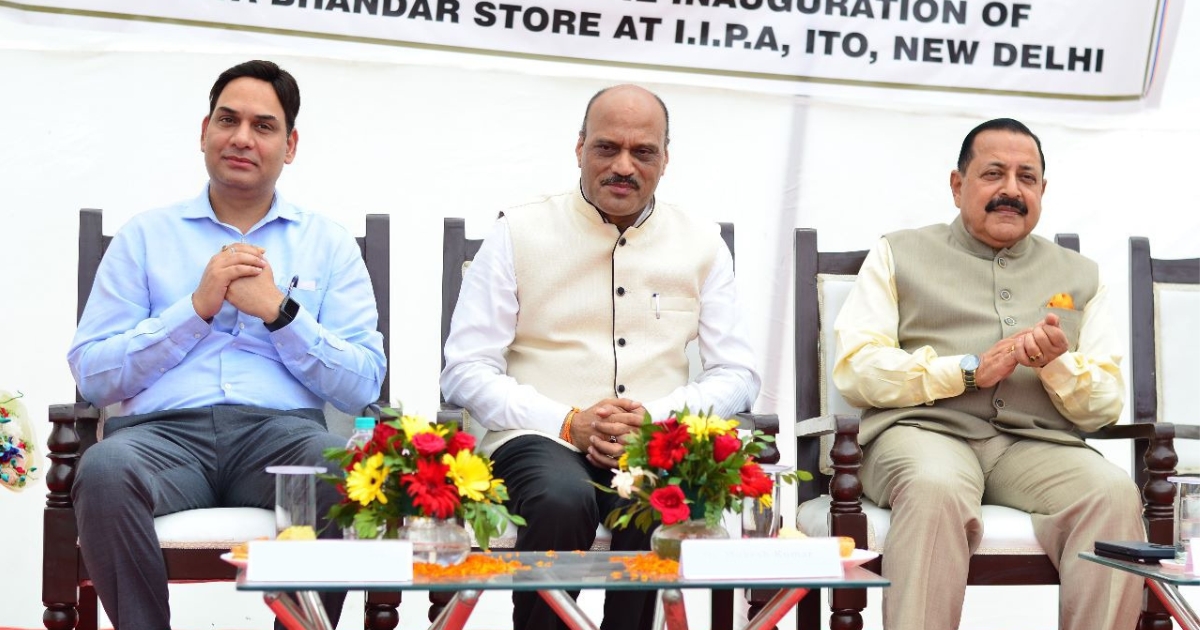 L to R: Shri Vikas Sharma, Chief Executive and Director, CSL; Dr. Mukesh Kumar, Managing Director, Kendriya Bhandar; and, Dr. Jitendra Singh, Hon’ble Union Minister of State