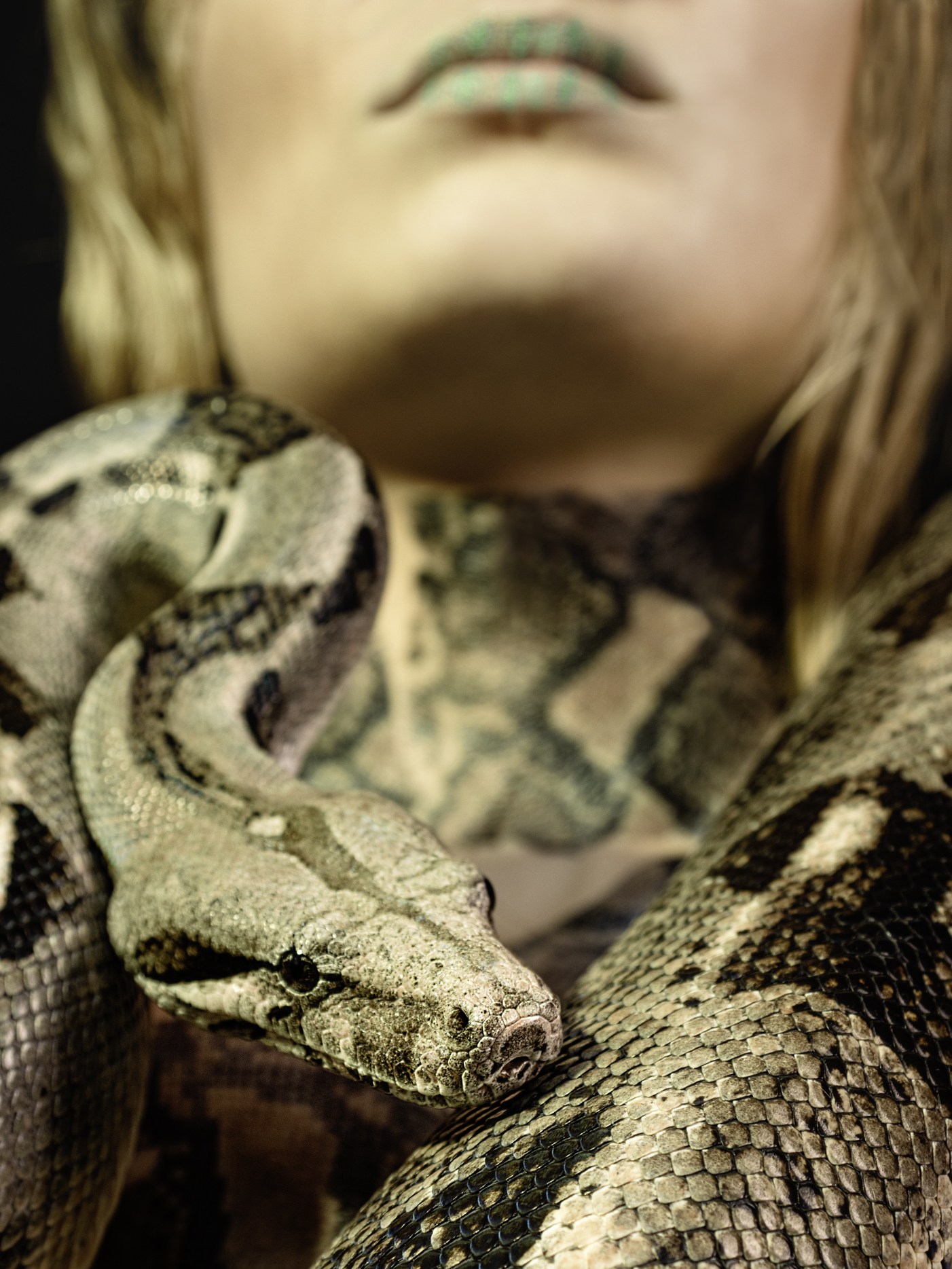 SNAKT - Verbundene Nacktheit