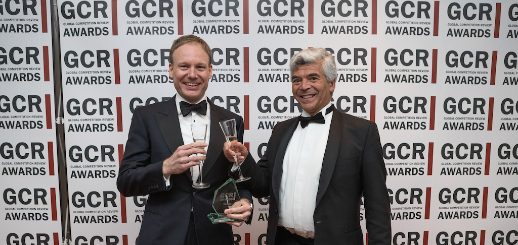 Walter Merricks v Mastercard wins Litigation – Non-Cartel Defence award. L-R: Mark Sansom and Jon Lawrence.