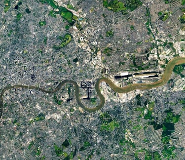 London Thames Serpertine