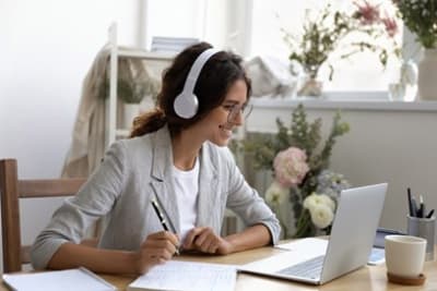 Woman looking a webinar