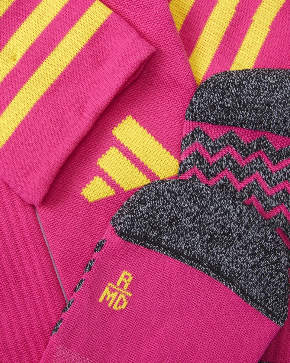 ถุงเท้าผู้รักษาประตูทีมเหย้า เลสเตอร์ ซิตี้ ฤดูกาล 2023/24