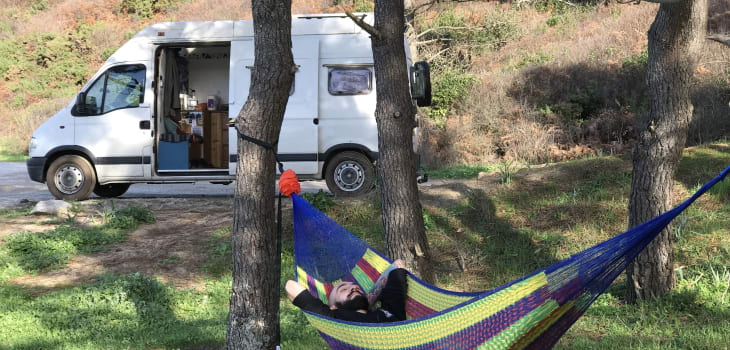 https://res.cloudinary.com/lci-cloudinary/image/upload/c_fill,w_730,h_350/lippert-eu/blog/stealth-camping-beginners-guide/Van-Stealth-Camping-Seb-Hammock.jpg