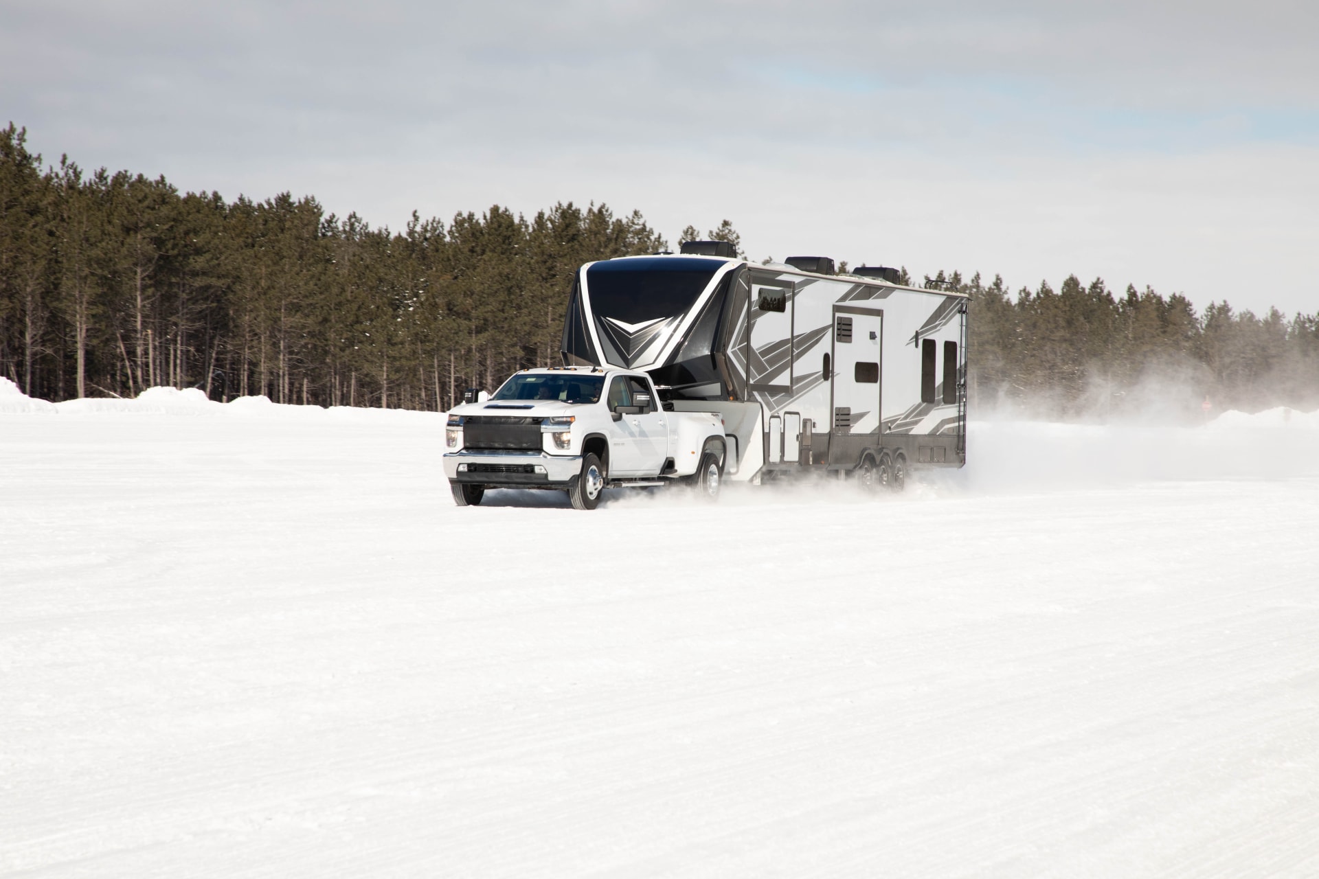 Truck and travel trailer equipped with an trailer ABS driving through snow