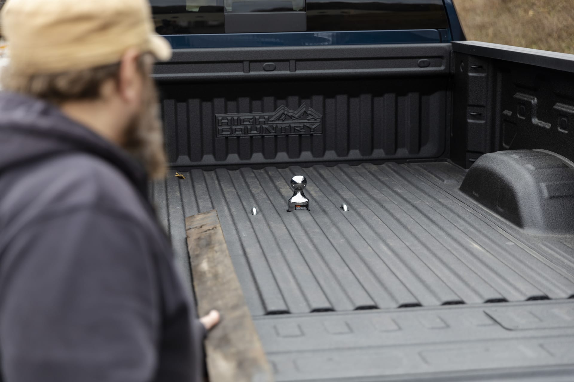 Gooseneck Hitch Ball Installed in OEM Truck Bed System