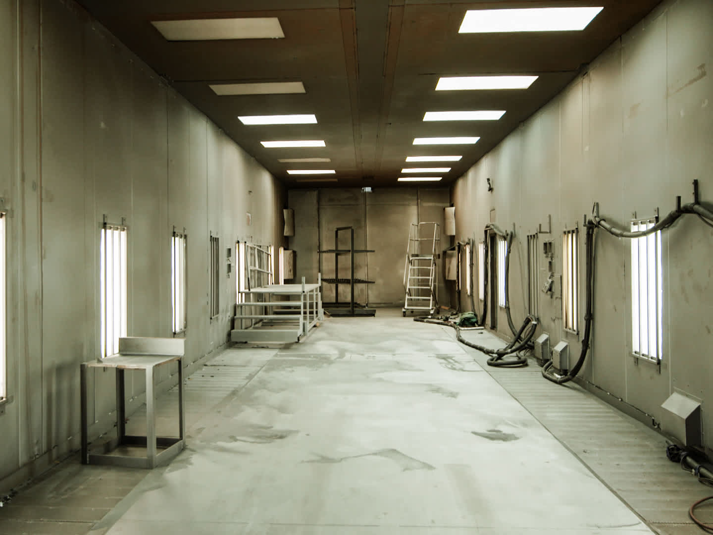 Lippert's media blasting room