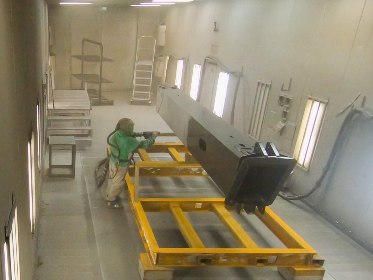 Sandblasting in a media blasting room
