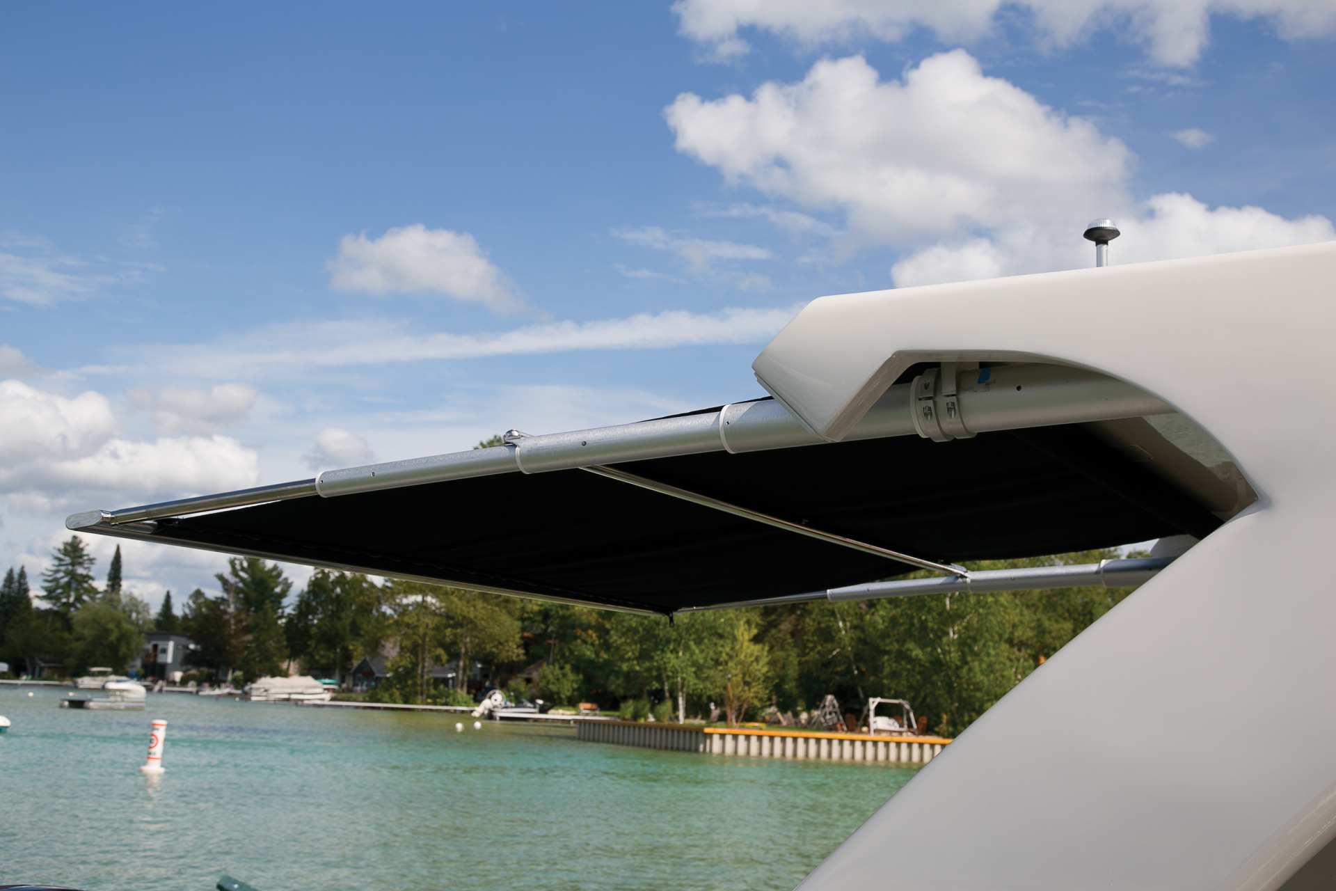 SureShade RTX Manual Pull-Out Boat Shade