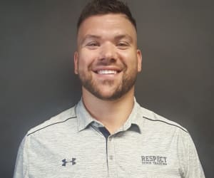 Lippert Components Inc Lci Recruits Former Nfl Player Braxston Cave to Its Management Training Program