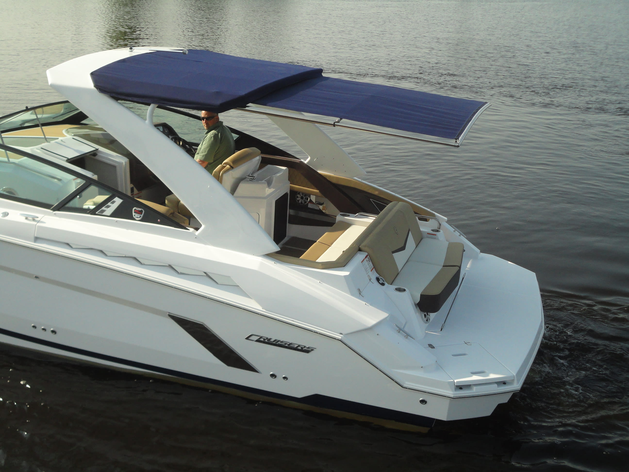 Cruisers Yachts Unveils 328 Super Sport with SureShade Automated Shade