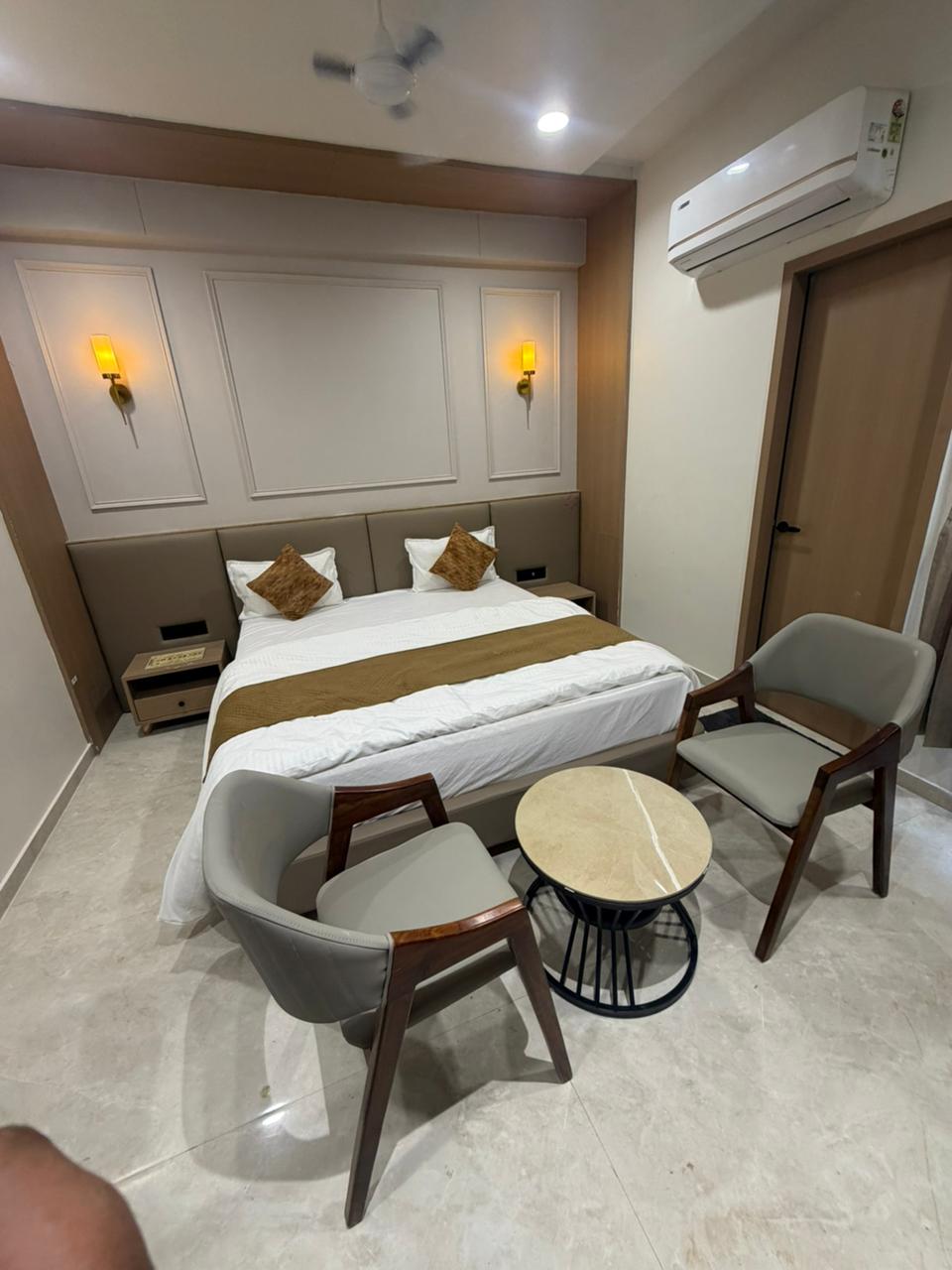 2 - BED STANDARD AC