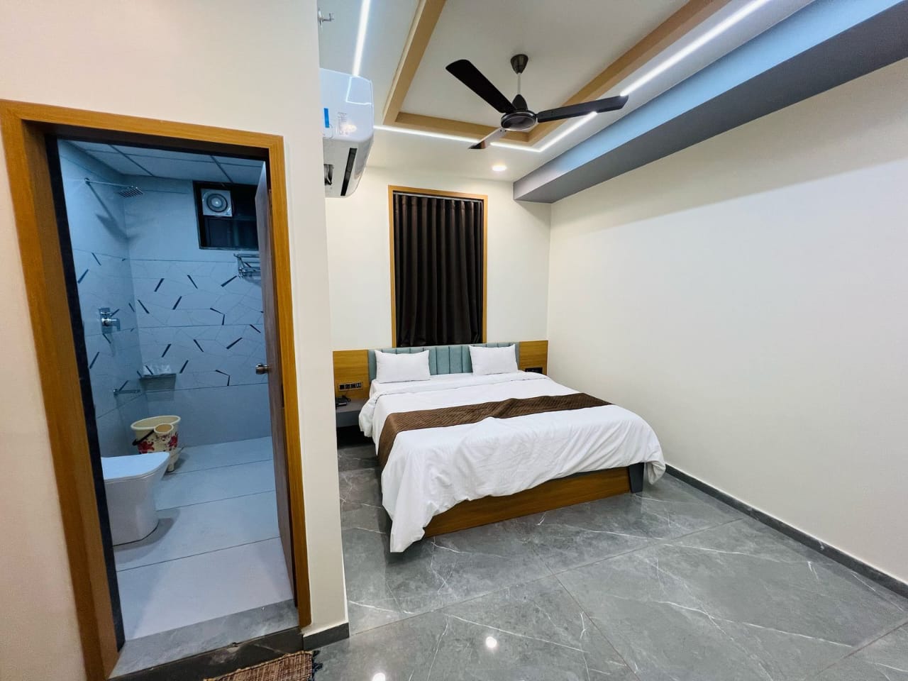 2 - BED STANDARD AC