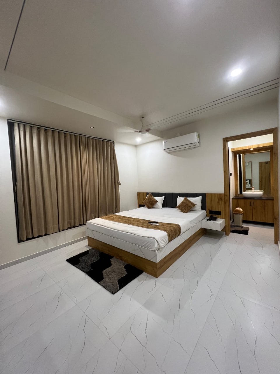 2 - BED STANDARD AC