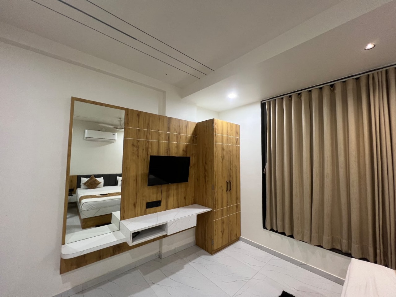2 - BED STANDARD AC