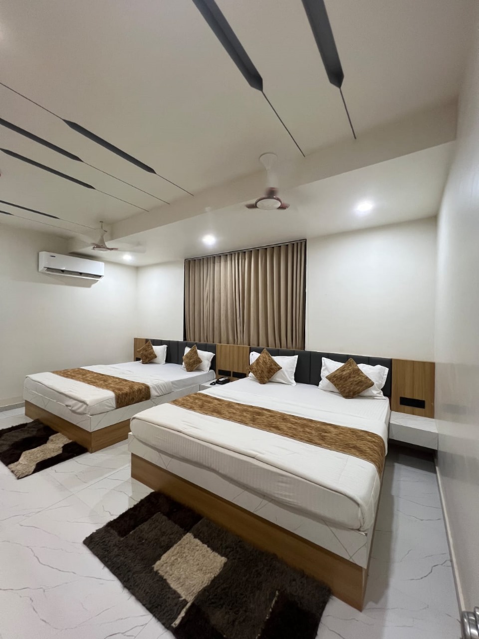 QUADRUPLE-LUXURY ROOM