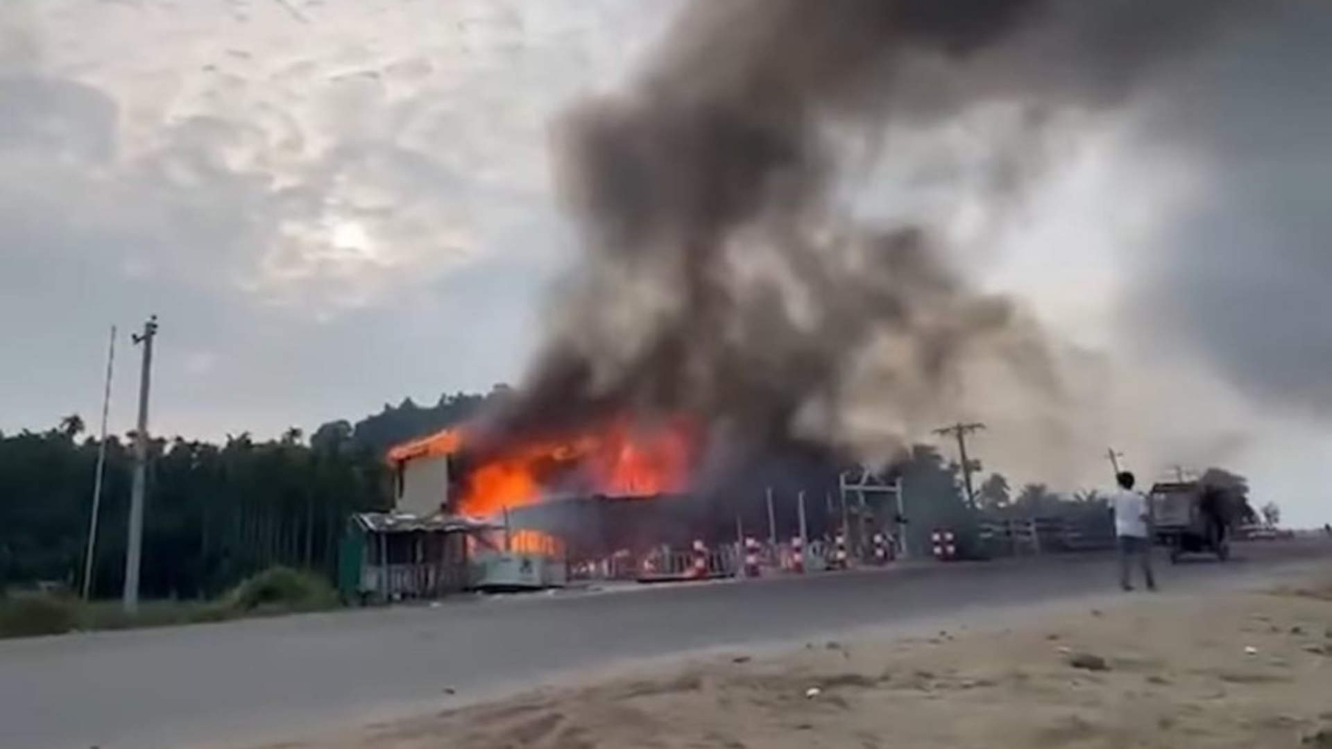 Cox’s Bazar Resort Fire Kills 10, Raises Safety Concerns