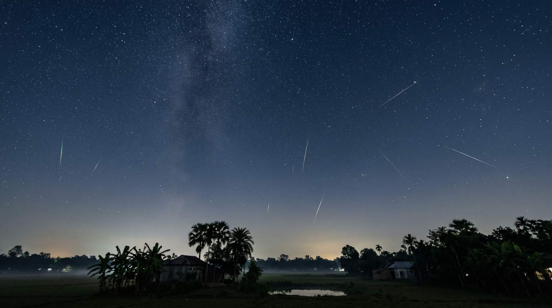 Orionid Meteor Shower Peaks Over Bangladesh, Offering Up to 20 Shooting Stars an Hour