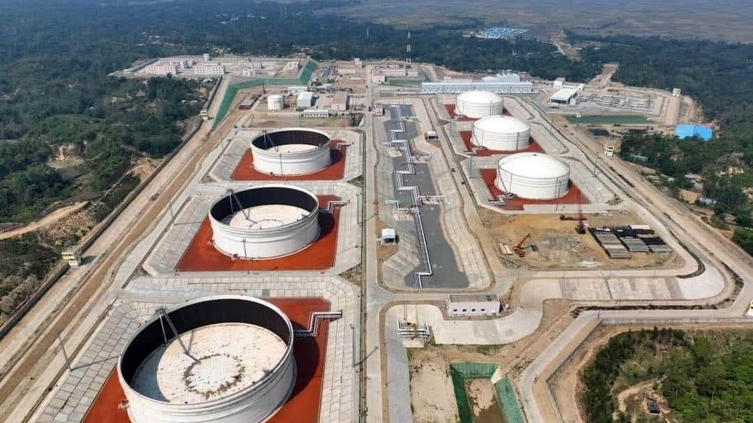 Imported energy remains an important part of Bangladesh’s fuel and electricity supply. / Photo: collected