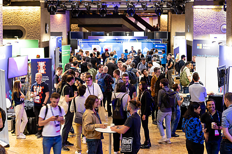 Crowd in the sponsor hall at LeadDev London 2022