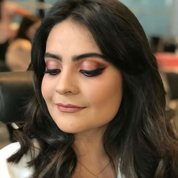 Transformación de maquillaje para boda de día con acabado natural