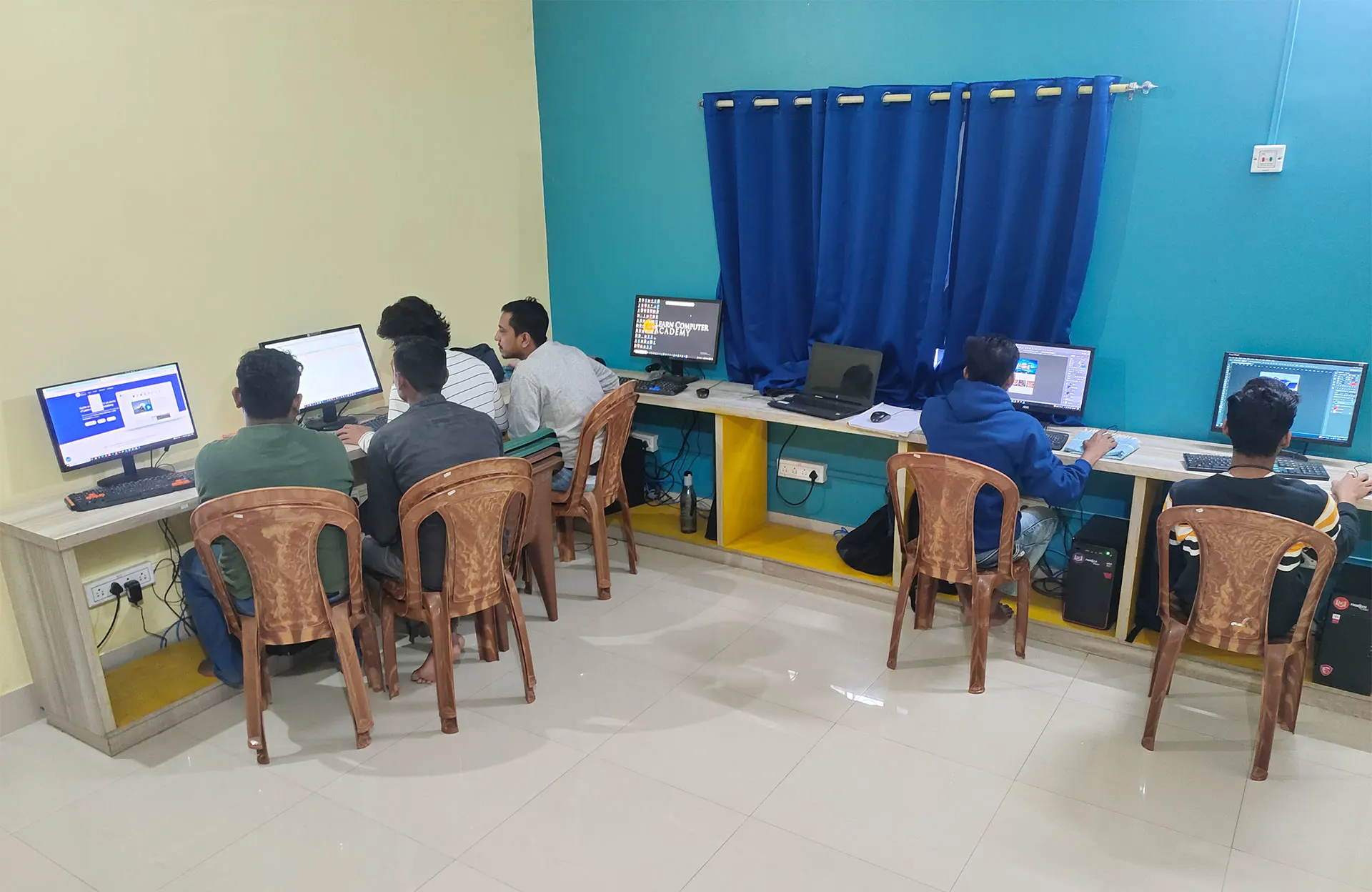 Students Of Learn Computer Academy Habra, Getting ready for freelancing