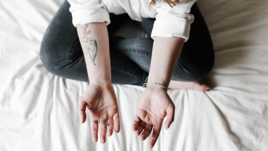 Pale hands with joints at risk for psoriatic arthritis