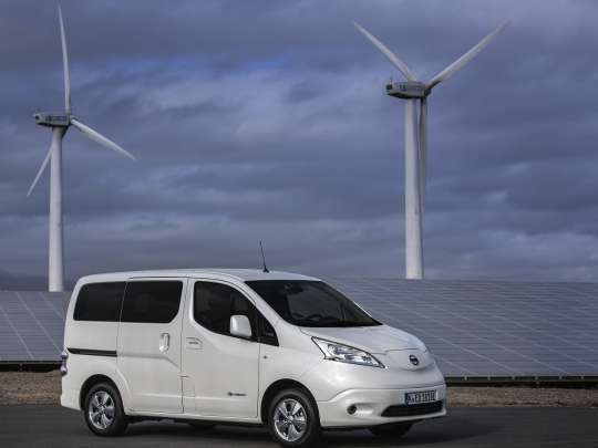 nissan env200 lease