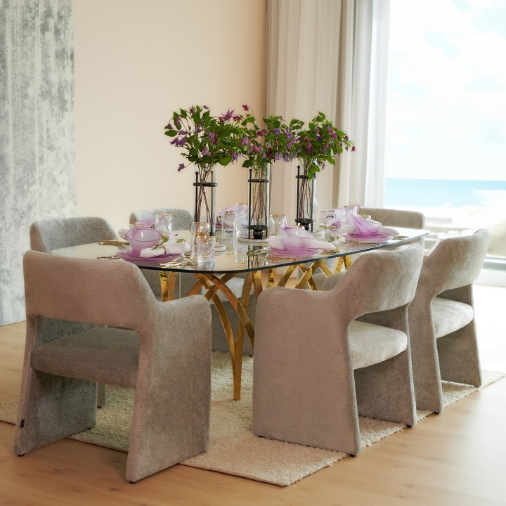 Nave-Glass-Dining-Table