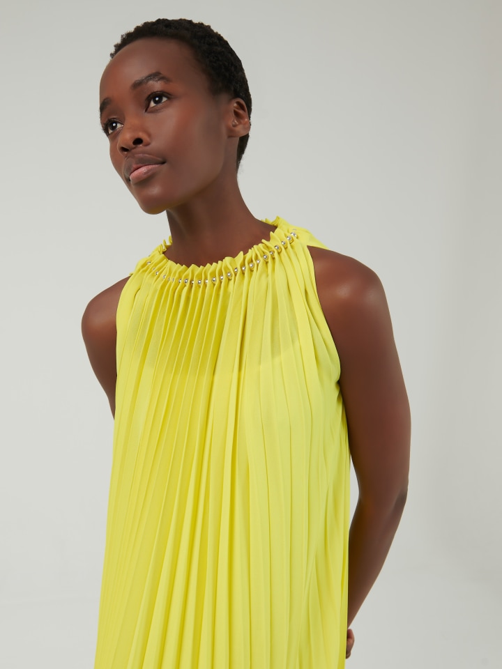 Pleated-Sleeveless-Kaftan