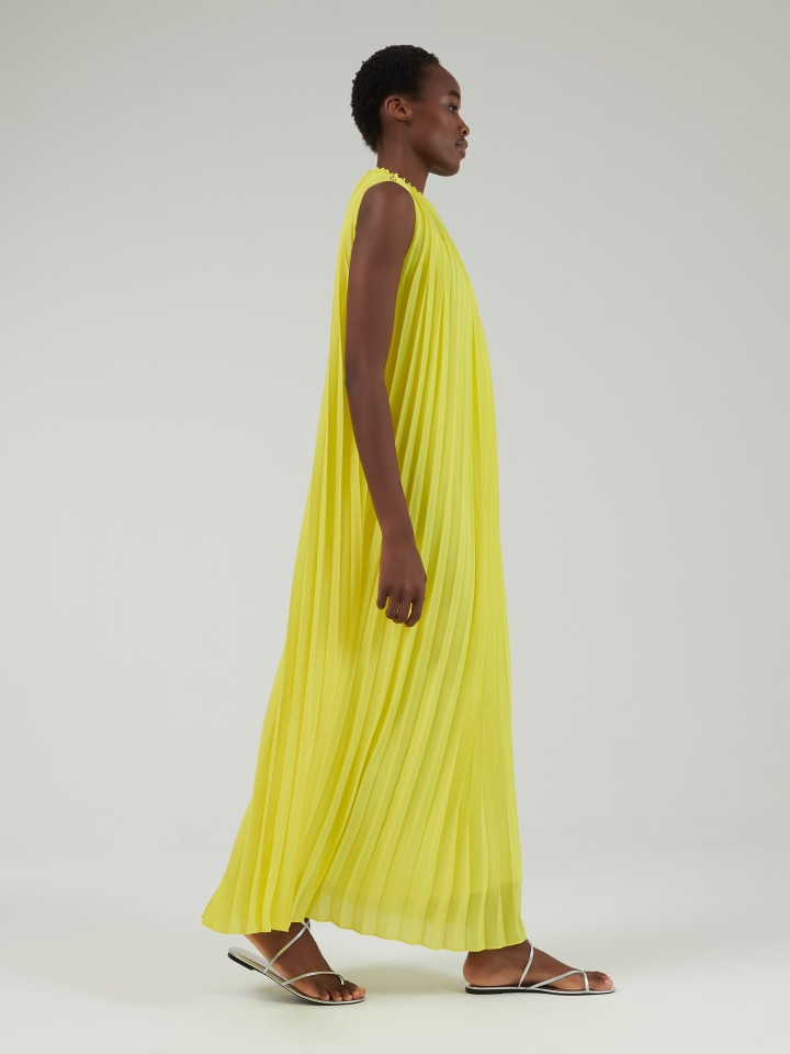 Pleated-Sleeveless-Kaftan