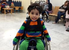 Un fauteuil roulant pour Santiago / A wheelchair for Santiago / Una silla de ruedas para Santiago! / Ein Rollstuhl für Santiago / Una sedia a rotelle per Santiago / A cadeira de rodas para Santiago