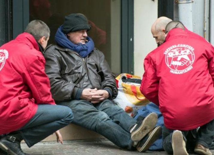 Des kits de survie pour les personnes à la rue