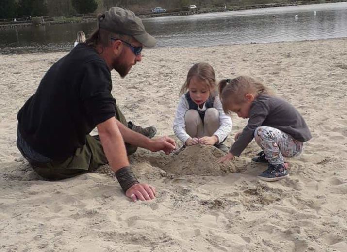 Aidons les enfants Le Bris à retrouver leurs parents!