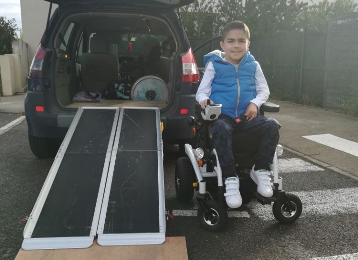 une voiture adaptée pour gianni et caroline