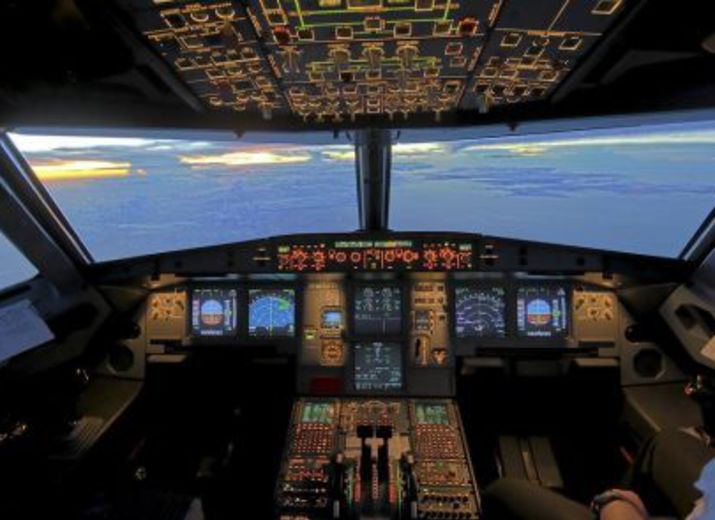 SOUTENEZ MOI JE DOIS RENTRER A L ECOLE DE PILOTAGE . REALISER MON REVE POUR UN FUTUR DÉCOLLAGE IMMÉDIAT AU BOUT DU MONDE