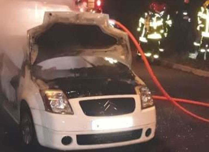 Voiture brûlée .aide pour une jeune maman