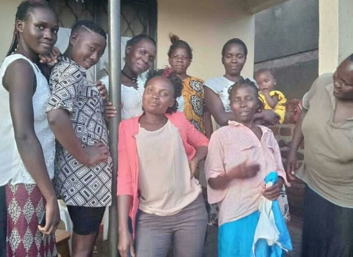 Wohncontainer für unsere Frauen in Uganda
