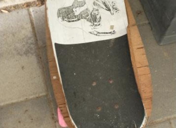Ich möchte mit meinen Freunden Skateboard fahren.