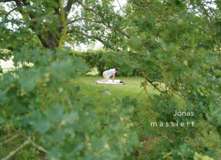 Jonas massiert