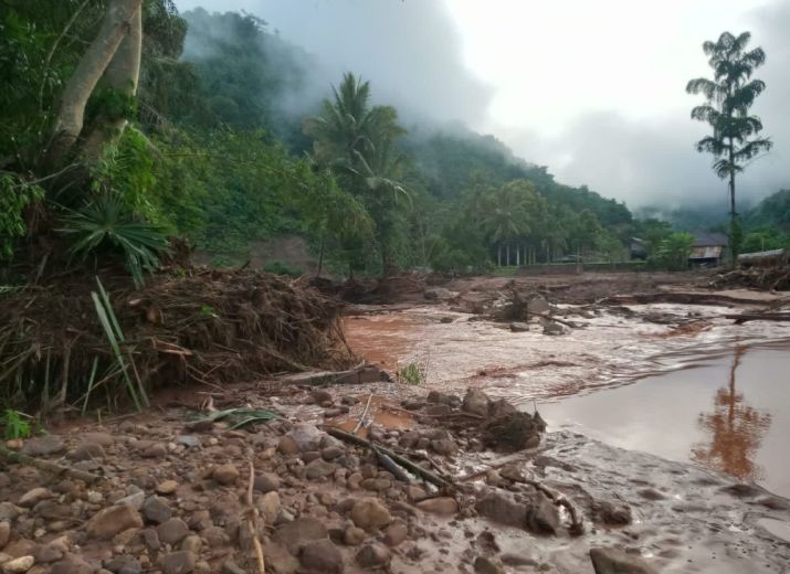 Help Mudflood Muang La Laos