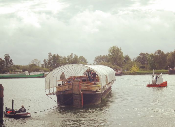 Sauver la dernière péniche en bois construite en France Aster