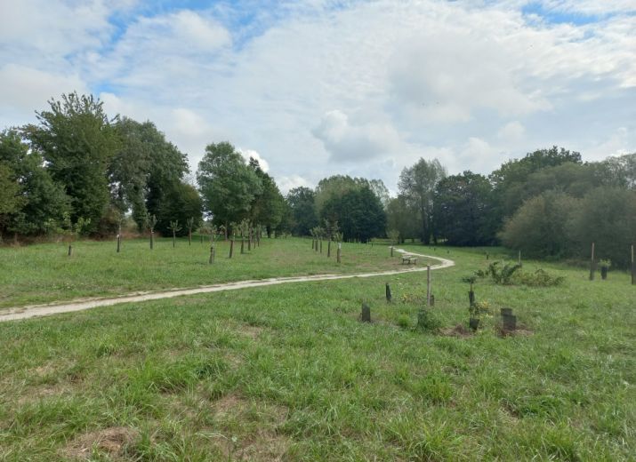 Aménagements autoconstruits au verger communal