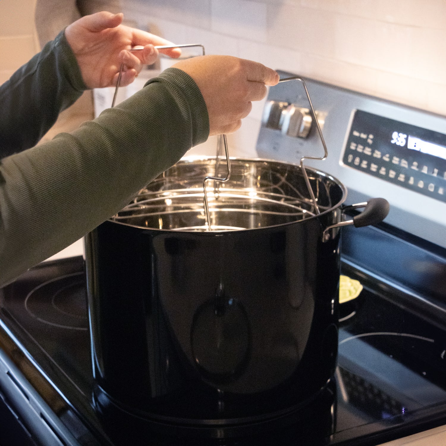 Lehman's 21.5-Quart Stainless Steel Water Bath Canner with Pressure Gauge - Picture 11 of 22