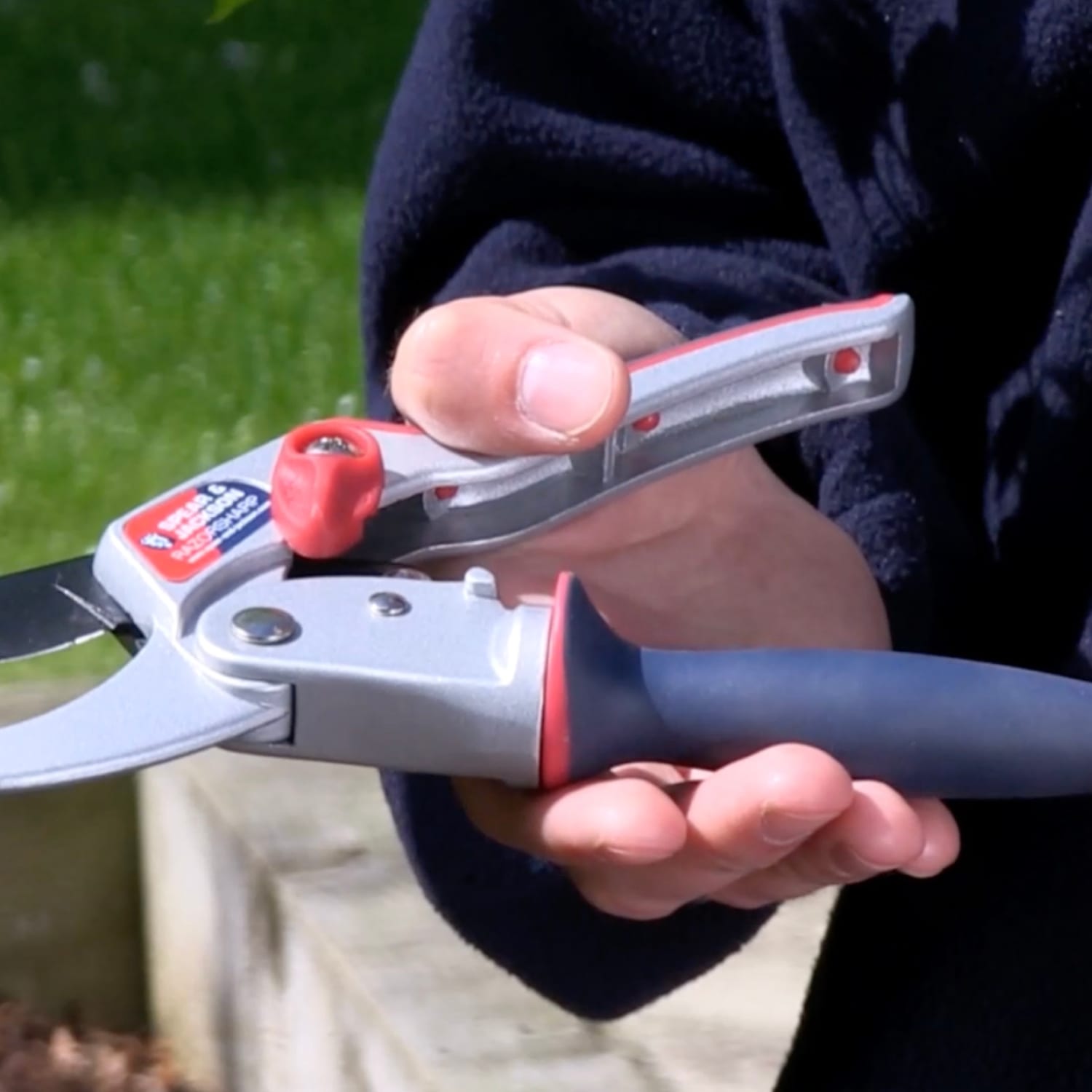 Spear & Jackson Ratchet Anvil Pruners with Twist Handle - Thumbnail 2