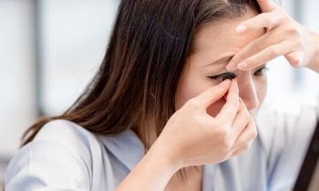 Contact lenses and makeup