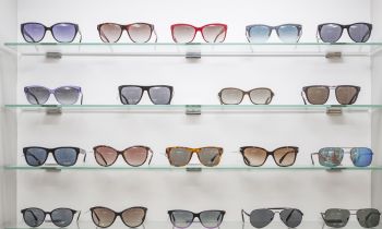 How to Choose Your Sunglasses Lenses: Exploring Tints, Mirrors, and Photochromic Options