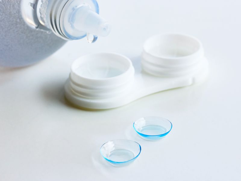 Contact lens and contact lens solution